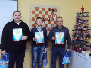 Победитель и призер Новогоднего блиц-турнира по шахматам (слева на право): 3 место - Акулинкин Владимир, 2 место - Гулин Владислав, 1 место - Тачалов Вячеслав.